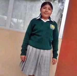 ¡QUINCEAÑERA FUE A LA ESCUELA Y YA NO REGRESÓ A SU CASA!