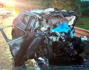¡CARRETERAZO MORTAL! - DOS MUJERES Y UNA BEBITA MURIERON CUANDO CHOCARON SU CAMIONETA CONTRA UN AUTOBÚS