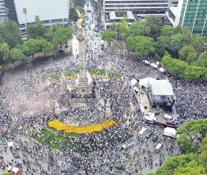 ¡MÉXICO FESTEJA EN EL ÁNGEL! - ENTRE PROTESTAS Y LLUVIA