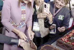 ¡FESTEJA SHEINBAUM SU CUMPLEAÑOS 64!