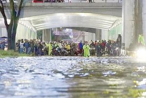 ¡COLAPSAN LLUVIAS OTRA VEZ ZONA DEL AZTECA!