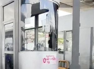 ¡VANDALIZAN NORMALISTAS CASETA DE TLALPAN!