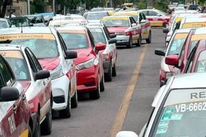 ¡PROTESTA DE TAXISTAS! - DE SERTACAVER