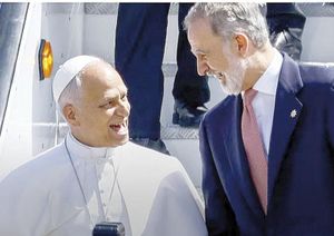 ¡VIAJA EL PAPA A ROMA EN AVIÓN DEL REY DE ESPAÑA!