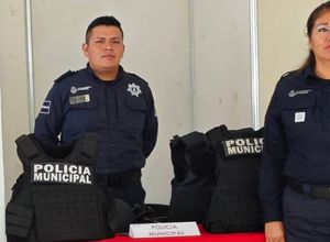 ¡ASALTAN A ARTURO CUANDO CAMBIABA LA LLANTA!