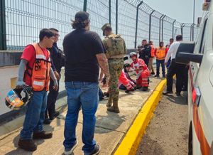 ¡DERRAPA MOTOCICLISTA EN EL PUENTE MORELOS!