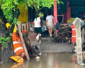 ¡MEDELLÍN BAJO EL AGUA! - *Les llueve y se inundan en puente moreno