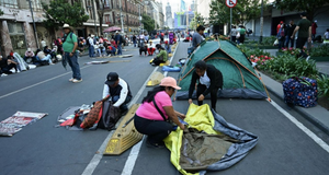 ¡LA CNTE CERCA EL ZÓCALO CON PLANTONES!