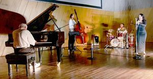 ÍNTIMO BOLERO & JAZZ