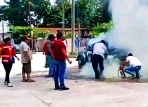 ¡ARDE COCHE COMPACTO FRENTE AL COBAEV 19!