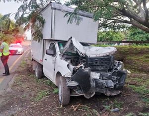 ¡CAMIONETÓN LE HACE UN BOQUETE A UNA VIVIENDA!
