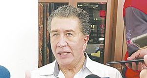 ¡“HA SIDO LA PEOR EN LA SEV...”! - *Celebra Héctor Yunes salida de Claudia Tello