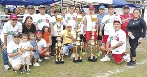 ¡PALAPA MUÑECO ACAPARA TROFEOS!