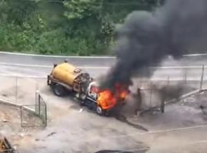 ¡SE INCENDIA PIPA CARGADO CON ASFALTO EN ZONGOLICA!