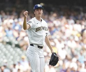 ¡ESTABLECE MISIOROWSKI RÉCORD Y MILWAUKEE APLASTA A COLORADO!