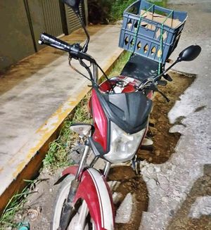 ¡LE ROBAN MOTO Y DEJAN SIN CHAMBA A REPARTIDOR!