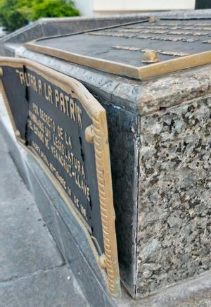 ¡QUERÍAN ROBARSE PLACA DE LOS HÉROES!
