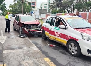 ¡DOS LESIONADOS EN CHOQUE EN URANO!