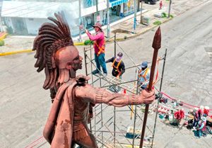 LA ESTATUA DE CUAUHTÉMOC QUEDÓ COMO NUEVA...