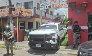 ¡REVISAN BARBERÍA EN OPERATIVO DE LA FGE CON LA SSP Y EJERCITO!