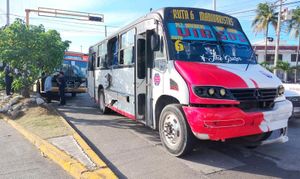 ¡PA’ TRANCAZO: 13 HERIDOS! - COLISIONAN UN ULÚA Y UN RUTA 6 MANIOBRISTAS
