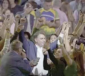 En una convención en Sao Paulo, el Partido Liberal eligió al senador de 45 años para medirse con el izquierdista Lula da Silva.