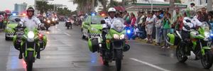 ¡DOS MENORES HERIDOS AL DESPLOMARSE CON TODO Y MOTOCICLETA DEL PUENTE!