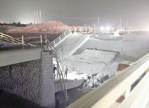 ¡GOLPEAN ATAQUES DE EU PUENTES Y AEROPUERTO DE IRÁN!