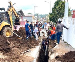 ¡ALBAÑIL QUEDÓ SEPULTADO EN ALTOTONGA Y SALE VIVO!
