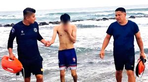 ¡RESCATAN A DOS BAÑISTAS MENORES EN CHACHALACAS!