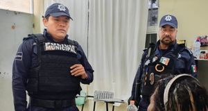 ¡LE PARTEN LA CARA DE UN BOTELLAZO!