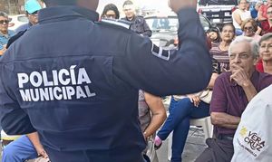 ¡PISTOLERO SE ROBA 19 MIL PESOS EN ASALTO A FARMACIAS GUADALAJARA!
