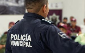 ¡LOCALIZAN TAXI CON MANCHAS DE SANGRE EN EL TABLERO Y EN EL ASIENTO DEL COPILOTO!