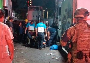 ¡FALLÓ “EL GATO” Y TRÁILER LE CAYÓ ENCIMA A MECÁNICO!