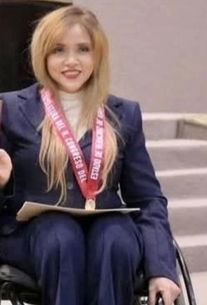 ¡GANADORA DE LA MEDALLA RUIZ CORTINES ACUSA DISCRIMINACIÓN! - LO QUE FALTABA