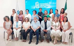 CARLA FRANZ ROMERO RECIBE RECONOCIMIENTO POR 25 AÑOS DE TRAYECTORIA