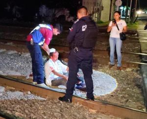 ¡DON BARTOLOMÉ SE TROPEZÓ EN LAS VÍAS DEL TREN!