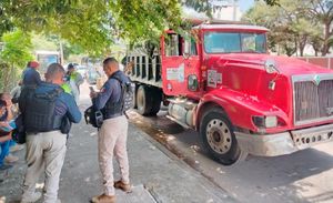 ¡CAMIÓN DE VOLTEO REGÓ LA MEZCLA DE CONCRETO!