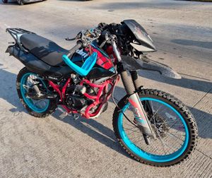 ¡MOTO-REPARTIDOR COLISIONA CONTRA AUTO!