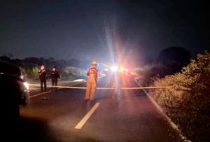 ¡CAFRE LE PEGA A MOTO, MATÓ A UNA MUJER Y DEJÓ DOS HERIDOS!