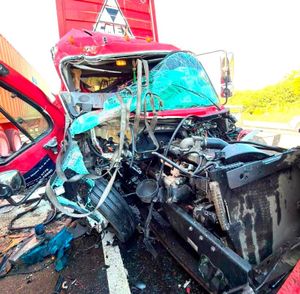 ¡CAMIÓN CHOCÓ Y DESTROZÓ TRÁILER!