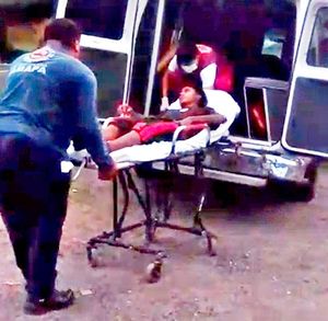 ¡JOVEN SIN CASCO VOLÓ CON TODO Y MOTOCICLETA!