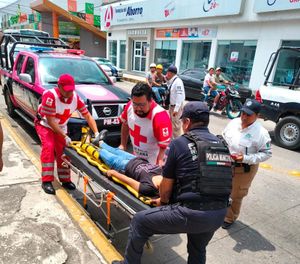 ¡ATROPELLAN A JOVENCITA EN EL CENTRO DE MARTÍNEZ DE LA TORRE!