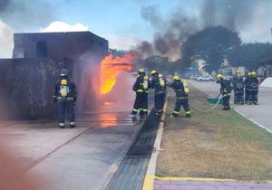 ¡CAPACITAN A PERSONAL NAVAL EN CONTROL DE AVERÍAS Y COMBATE DE INCENDIOS!