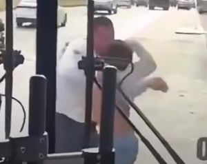 ¡Y BOXEAN! - *Se lía a golpes chofer del Ulúa