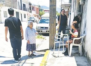 ¡LA DAN DE ALTA EN EL IMSS Y FUE DESALOJADA POR FAMILIARES DE SU VIVIENDA!