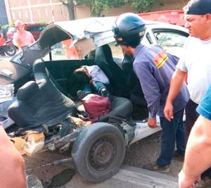 ¡TRABAJADORA DE ASIPONA MUERE POR CARRETERAZO! - VIAJABA EN UN TAXI QUE MANEJABA UN FAMILIAR CUANDO UNA CAMIONETA LOS EMBISTIO
