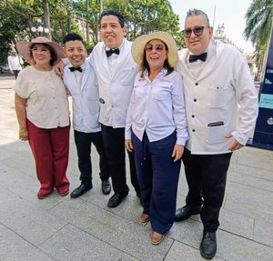 ¡“AQUÍ, NADA ES A FUERZA! - NAHLE EN EL CENTRO HISTÓRICO