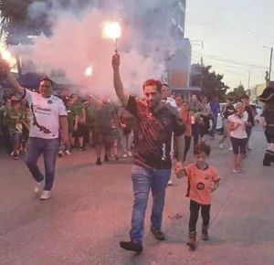 ASÍ LLEGARON LOS NUEVOS AFICIONADOS DE LOS PIRATAS FC...