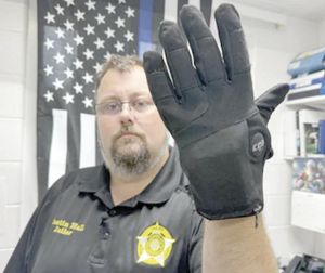 ¡COMPRARÁ ICE 6 MIL GUANTES ELÉCTRICOS!